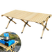 Table en bois pliable pour camping avec un système de charnières robustes, surface de 120x60 cm, idéale pour 4 à 6 personnes.