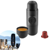 Machine à café à capsules d'espresso portable, parfaite pour le camping, avec des dosettes Nespresso et des accessoires, offrant une commodité adaptée aux voyages.