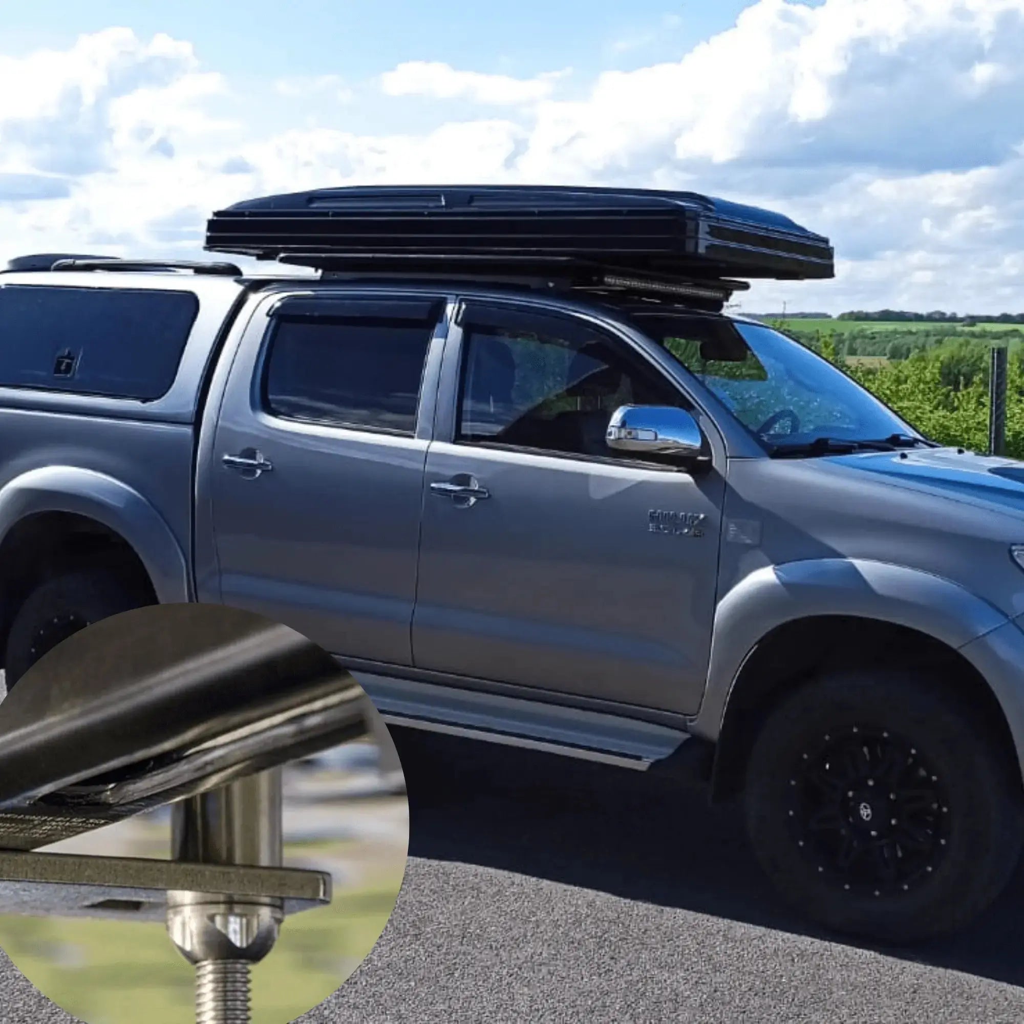 Car with roof tent and close-up of Antivol Tente de Toit Universel M8 locking nut system for theft protection.