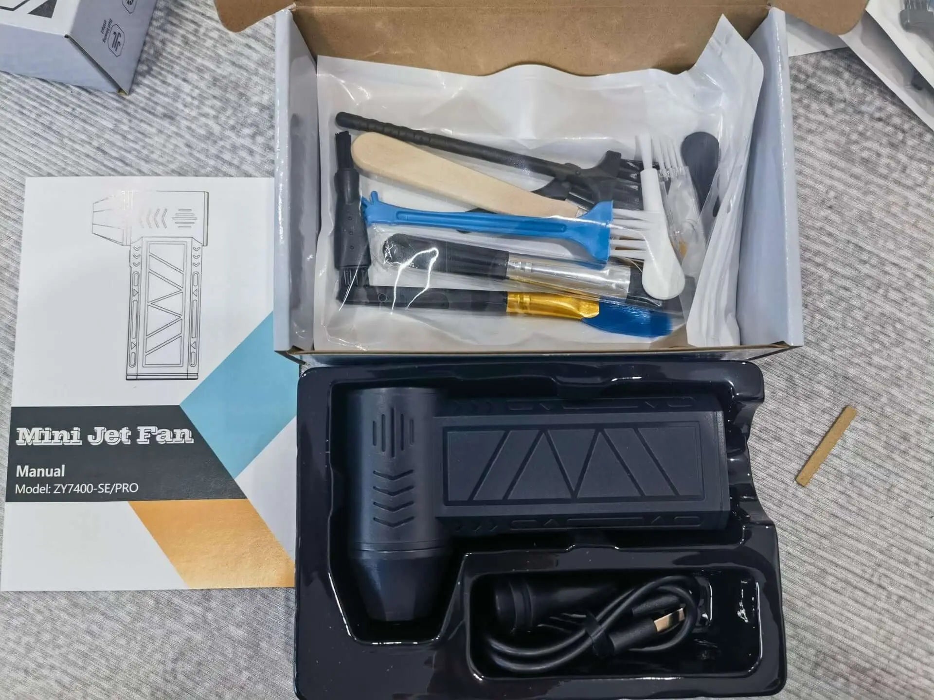 Portable High-Power Camping Blower Kit with Accessories, including cleaning brushes and user manual.