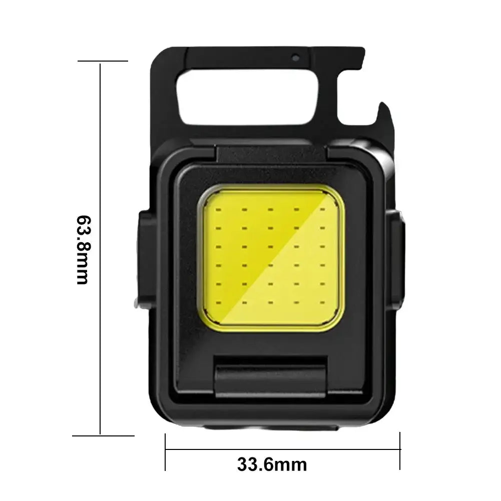 Compact mini lampe de poche LED ultrapuissante, dimensions 63.8mm x 33.6mm, idéal pour les aventures nocturnes.