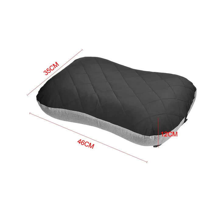 Oreiller de camping gonflable ultraléger de couleur noire mesurant 46 cm x 35 cm x 12 cm, idéal pour les aventures en plein air.