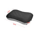 Oreiller de camping gonflable ultraléger de couleur noire mesurant 46 cm x 35 cm x 12 cm, idéal pour les aventures en plein air.