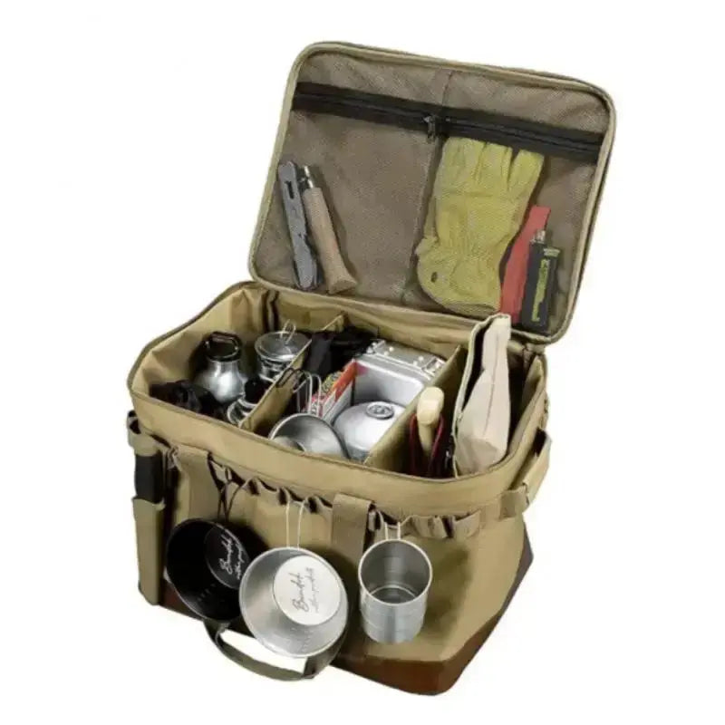 Boite de transport pliable avec armature métallique, remplie d'équipements de camping pour un rangement pratique et durable.