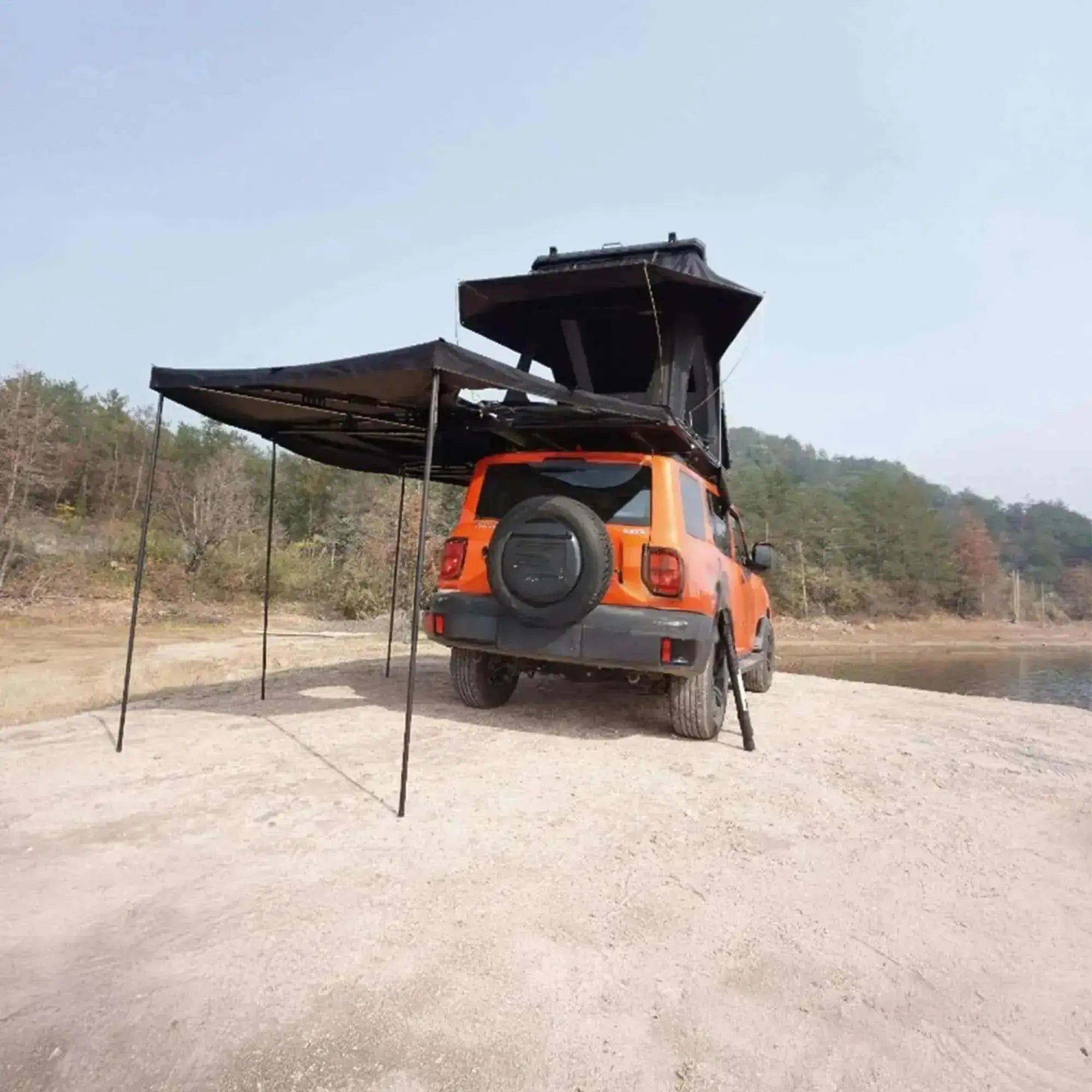 Orange SUV with a 360° black freestanding awning and integrated LEDs for camping, showcasing four aluminum arms and telescopic legs.