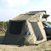 Tente de toit avec coque rigide pour 5 personnes et annexe, idéale pour le camping en plein air, fixée à un véhicule SUV.