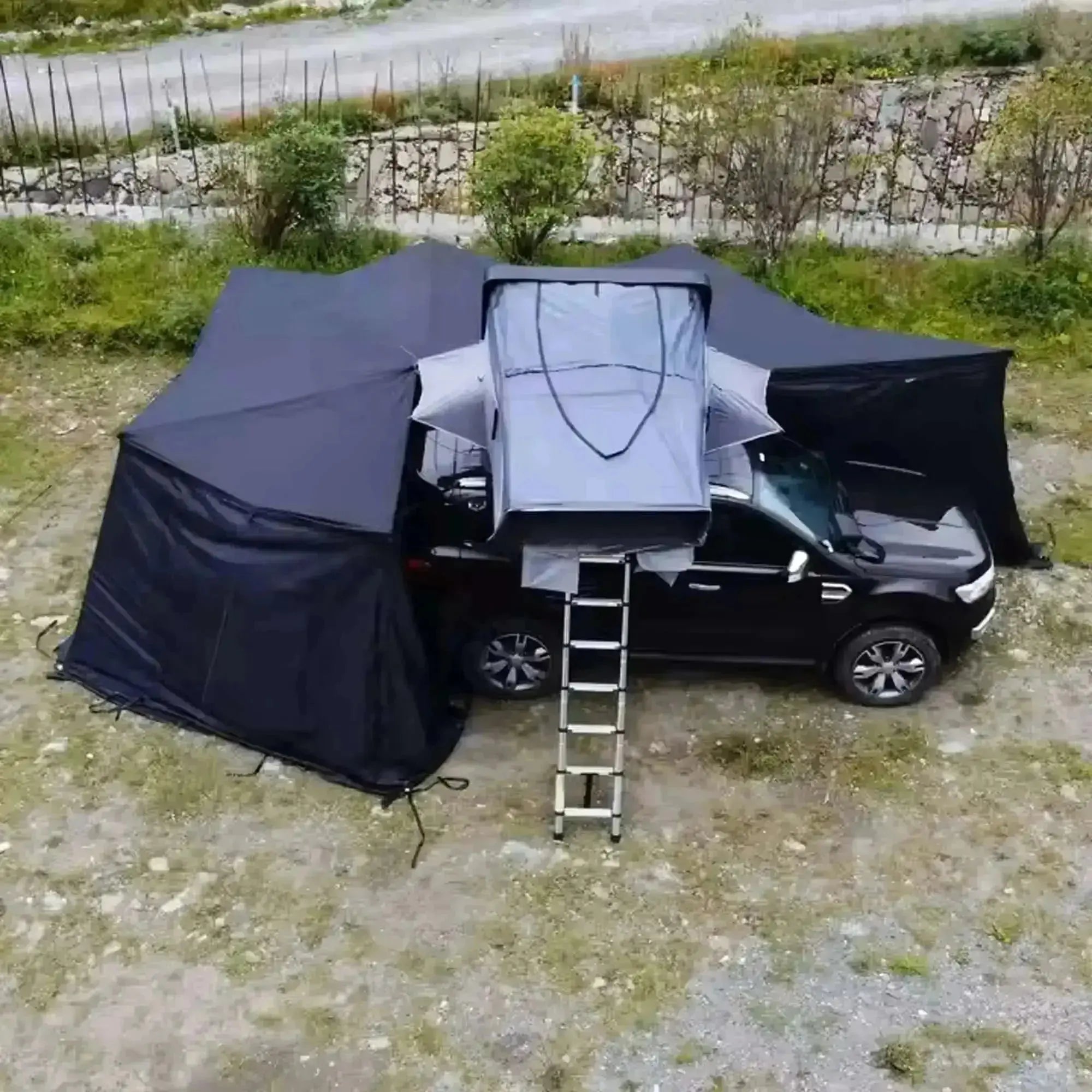 Autoportant 360° black awning with integrated LEDs, 4 arms setup on car, ladder access, pre-order for 2025 season.