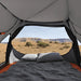 Vue intérieure d'une tente de toit avec un matelas doux, offrant du confort pour le camping en pleine nature.