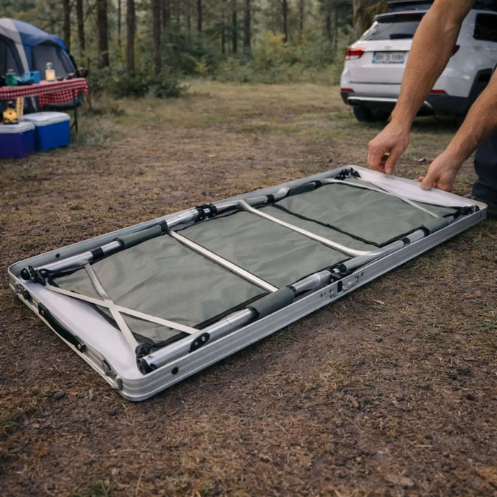 cuisine de camping pliante, meuble cuisine camping, table camping avec rangement, armoire camping pliable, cuisine outdoor portable, table de camping aluminium, meuble vanlife cuisine, équipement camping cuisine, table barbecue extérieure