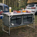 cuisine de camping pliante, meuble cuisine camping, table camping avec rangement, armoire camping pliable, cuisine outdoor portable, table de camping aluminium, meuble vanlife cuisine, équipement camping cuisine, table barbecue extérieure