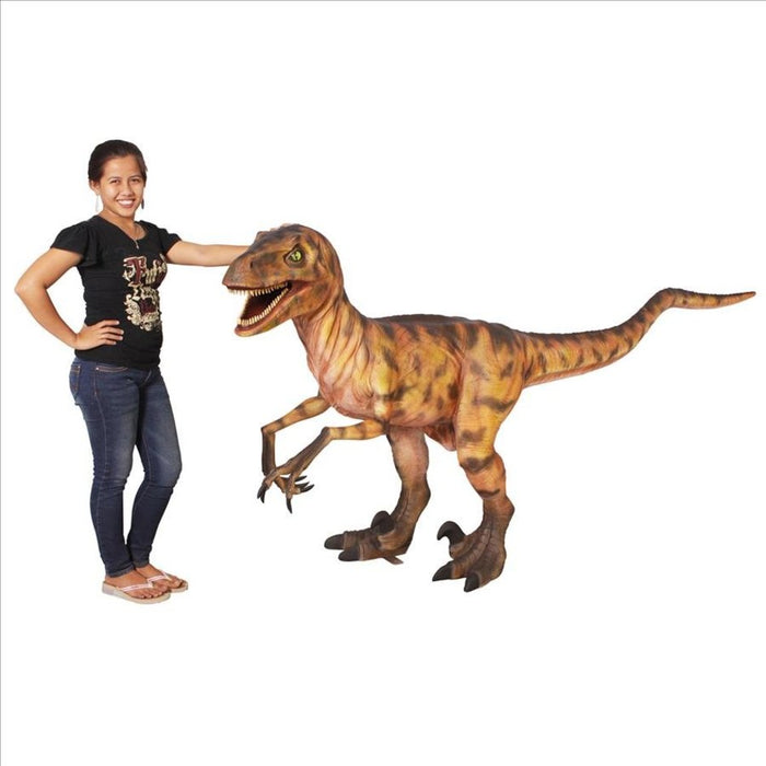 design-toscano-jurassic-sized-deinonychus-donisaur-statue-ne120002