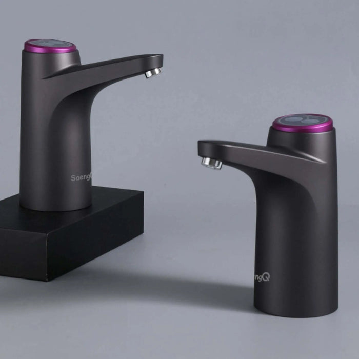 Robinet électrique de camping noir avec système de charge USB rapide, adaptable et polyvalent, pour van, camping-car ou cuisine.