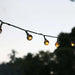Guirlande LED étanche suspendue, éclairage solaire/USB pour camping, créant une ambiance chaleureuse en extérieur.