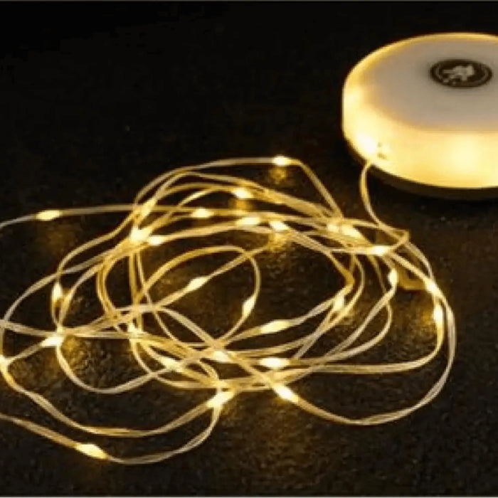 Guirlandes lumineuses étanches portables avec une douce lumière chaude, au design compact, idéales pour le camping et les rassemblements en extérieur, faciles à déployer avec un enrouleur.
