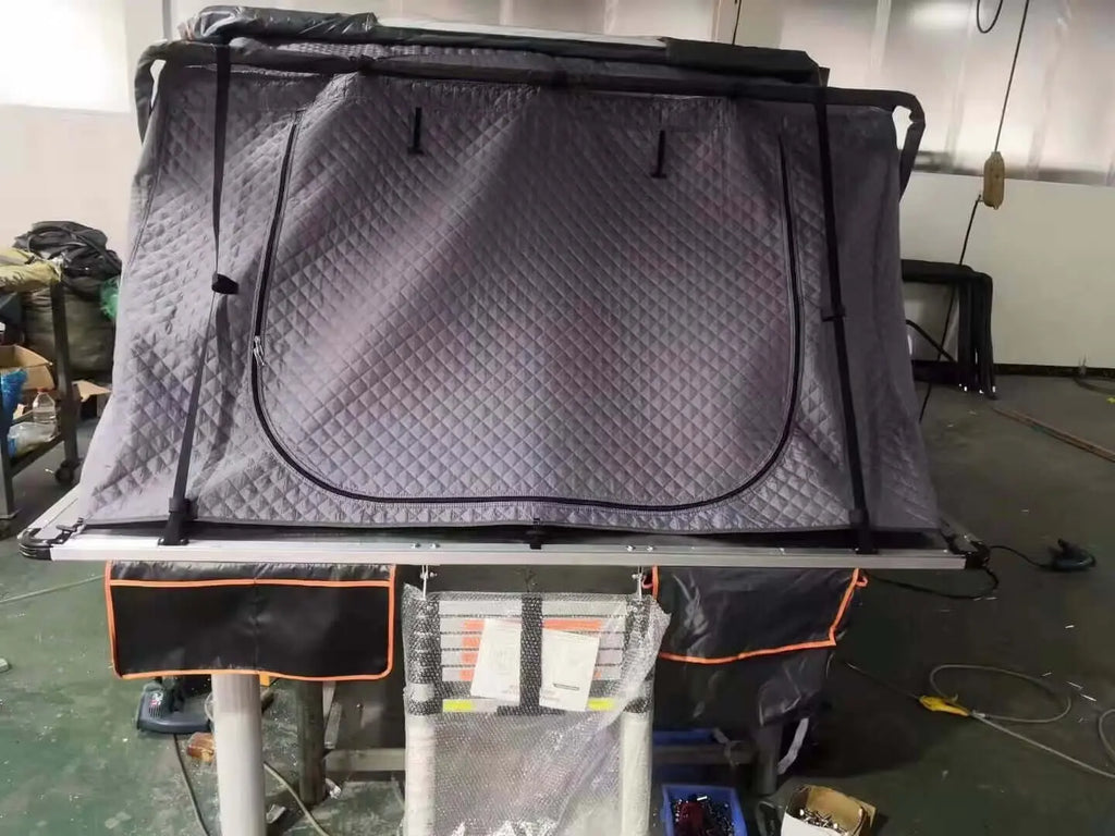 Winter insulation for rigid roof tent, quilted lining, easy setup, 190x220CM, keeps warmth inside and cool outside.