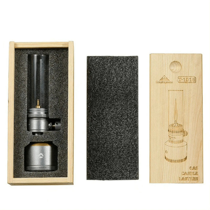 Lampe lanterne à gaz de camping rechargeable dans une boîte en bois, idéale pour une ambiance chaleureuse en plein air.