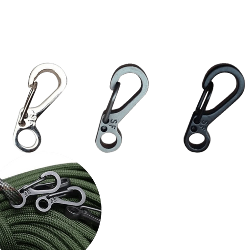 Ensemble de 10 mini mousquetons pour le camping, présentant des designs variés, idéaux pour le matériel de survie et pour attacher des accessoires en toute sécurité.