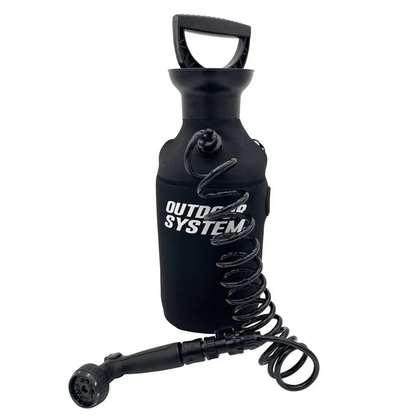 Douche Portable Manuelle 8 L – Outdoor System | Haute Pression & Couverture Néoprène Isolante Woody’s Camp