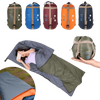 Sac de couchage ultraléger, 190x75cm, présenté en différentes couleurs, déplié avec une personne à l’intérieur pour le camping en plein air, taille compressible.