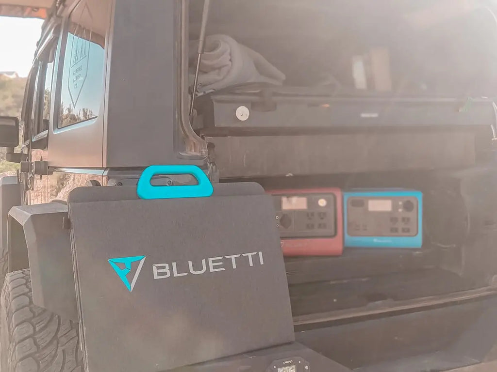 Panneau solaire pliable Bluetti PV100 en plein air camping