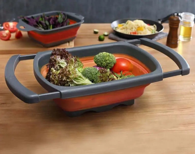 Passoire pliable en silicone de grande capacité avec légumes frais, poignées réglables pour le camping et la cuisine mobile.