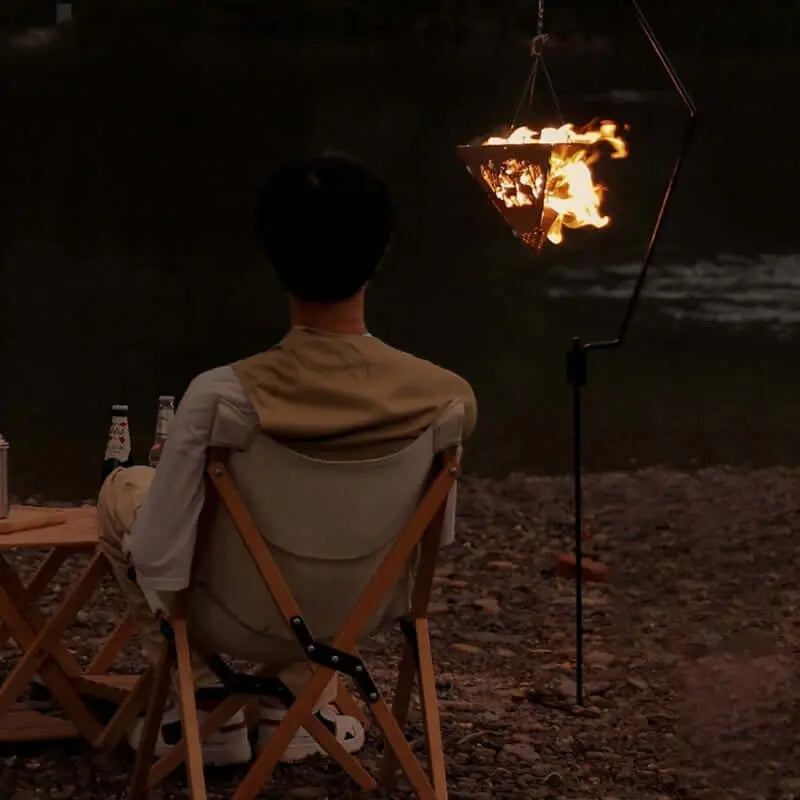 Triangular campfire barbecue suspension, perfect for camping. Features sturdy, corrosion-resistant stainless steel construction.