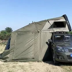 Annexe de tente de toit rigide pour 2/3 personnes attachée à un véhicule, offrant espace de vie supplémentaire en plein air.