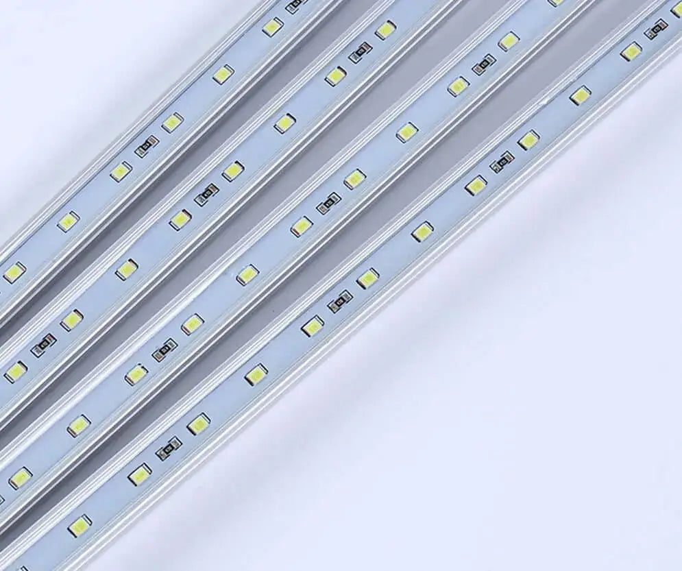 Pack of 5 waterproof LED bars, ideal for camping roof tents, easy magnetic installation, lighting up 30-40m² of outdoor space.