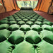Matelas de toit de tente gonflable vert avec coussin, spacieux pour le camping, doté d'une structure matelassée pour le confort.